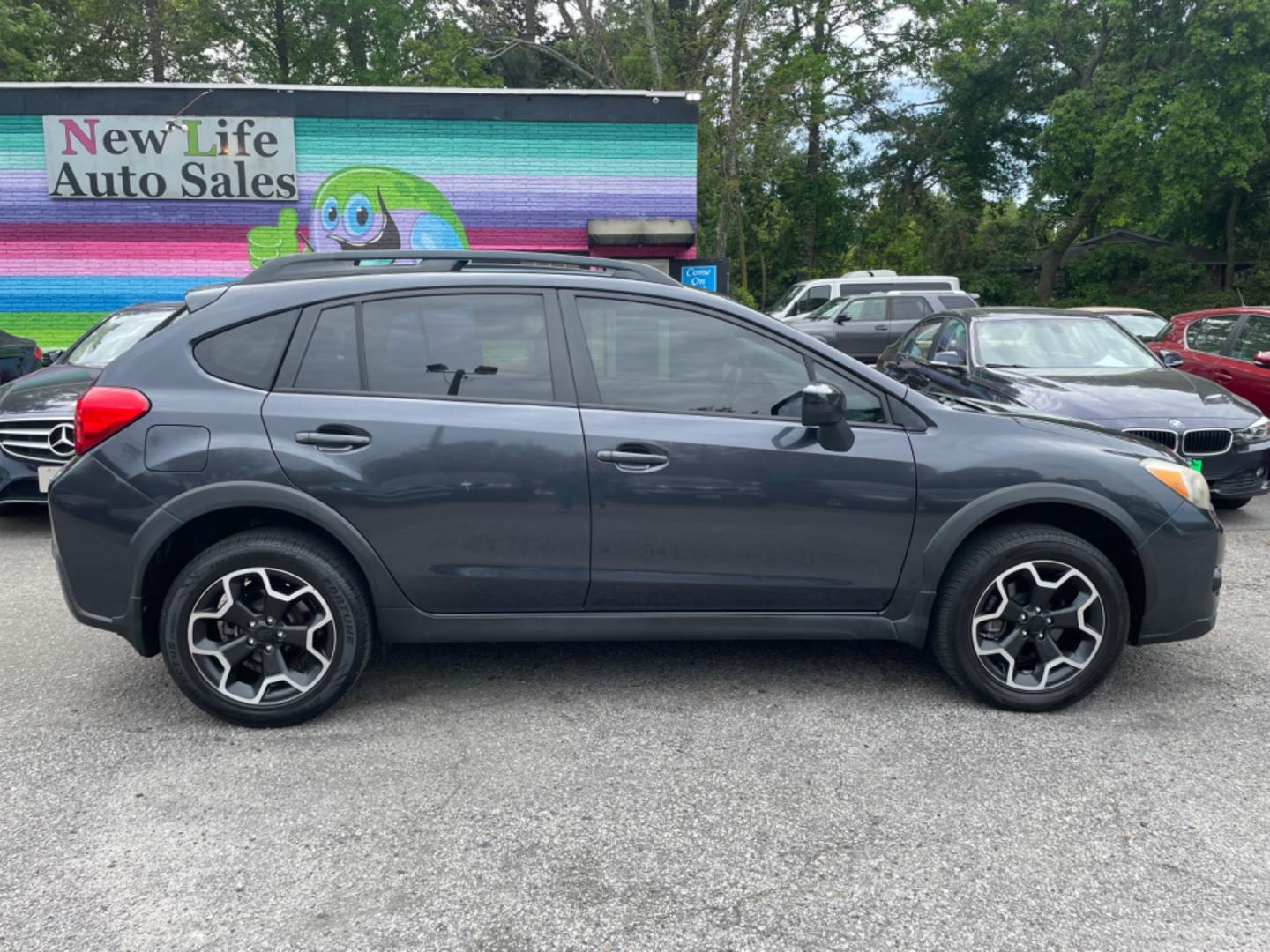 2015 GRAY SUBARU XV CROSSTREK 2.0I PREMIUM (JF2GPACC7FH) with an 2.0L engine, Continuously Variable transmission, located at 5103 Dorchester Rd., Charleston, SC, 29418-5607, (843) 767-1122, 36.245171, -115.228050 - Nice & Clean interior with CD/AUX/USB/Bluetooth, Backup Camera, Power Windows, Power Locks, Power Mirrors, Heated Seats, All-weather Mats, Keyless Entry, Alloy Wheels, AWD. Clean CarFax (no accidents reported!) Local Trade-in!! 178k miles Located at New Life Auto Sales! 2023 WINNER for Post & Couri - Photo#7